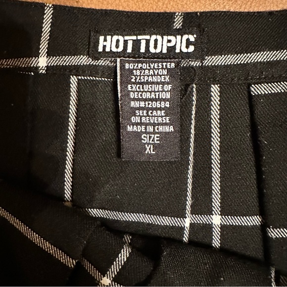 Hot Topic pleated skirt for a junior XL high rise waist 33” around length 16” - Picture 5 of 5